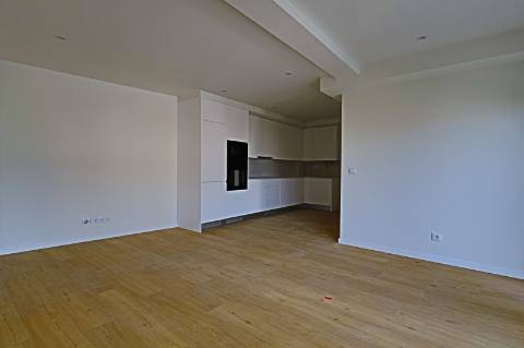 T1 Arrendamento novo com parqueamento e arrecadação