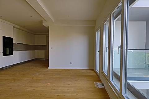 T1 Arrendamento novo com parqueamento e arrecadação