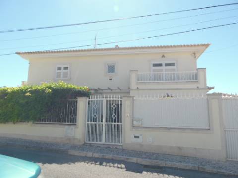 Excelente moradia arquitetura classica com cinco quartos