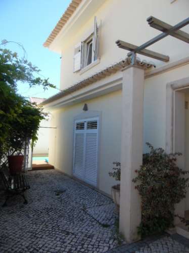 Excelente moradia arquitetura classica com cinco quartos