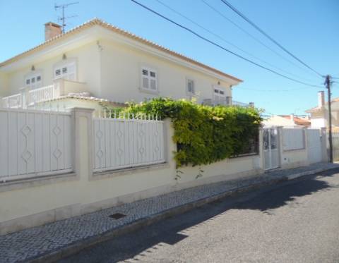 Excelente moradia arquitetura classica com cinco quartos