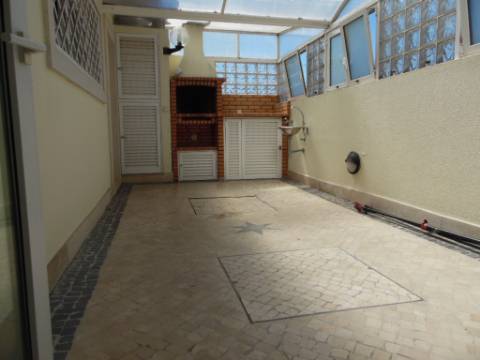 Excelente moradia arquitetura classica com cinco quartos