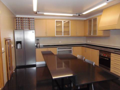 Excelente moradia arquitetura classica com cinco quartos