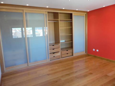 Excelente moradia arquitetura classica com cinco quartos