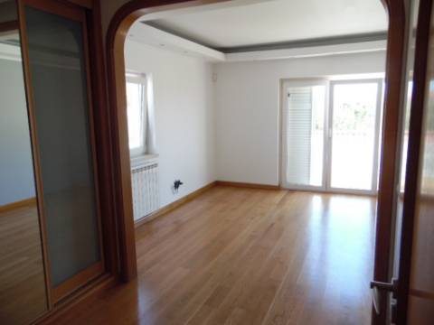 Excelente moradia arquitetura classica com cinco quartos