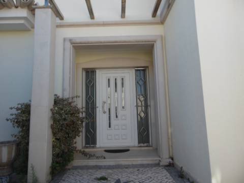 Excelente moradia arquitetura classica com cinco quartos