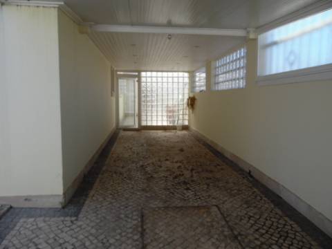 Excelente moradia arquitetura classica com cinco quartos