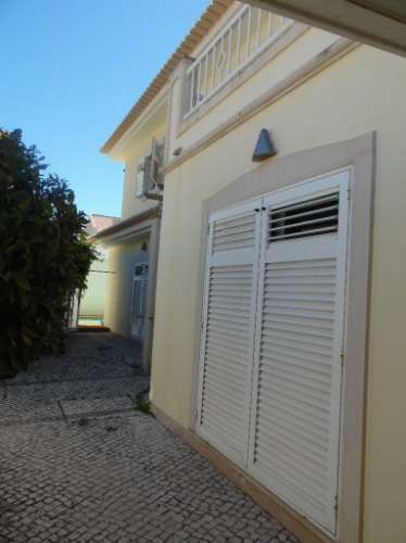 Excelente moradia arquitetura classica com cinco quartos