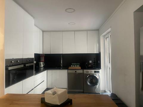 Boa localização central em Almada