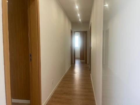 Boa localização central em Almada