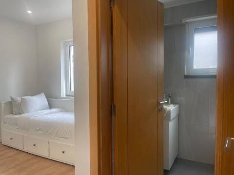 Boa localização central em Almada