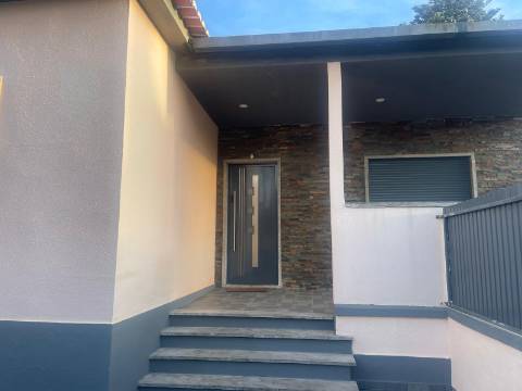 Boa localização central em Almada