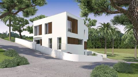 Boa localização em Manique de Baixo próximo Escola Salesianos