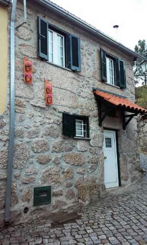 Excelente moradia T2 de pedra totalmente recuperada