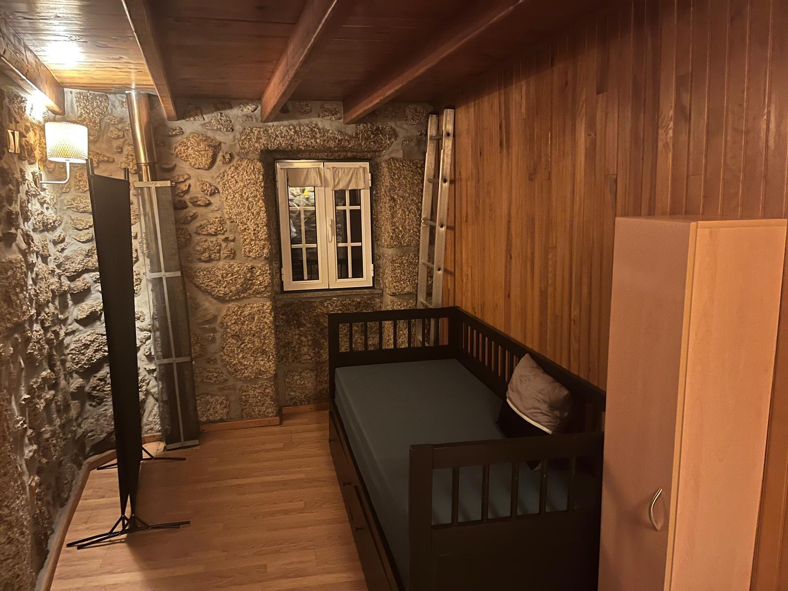 Excelente moradia T2 de pedra totalmente recuperada