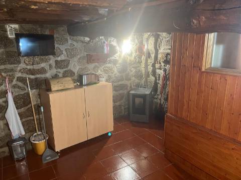 Excelente moradia T2 de pedra totalmente recuperada