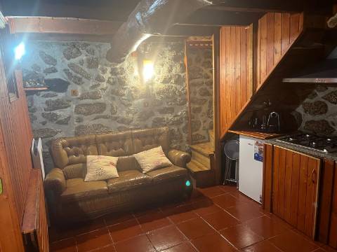 Excelente moradia T2 de pedra totalmente recuperada