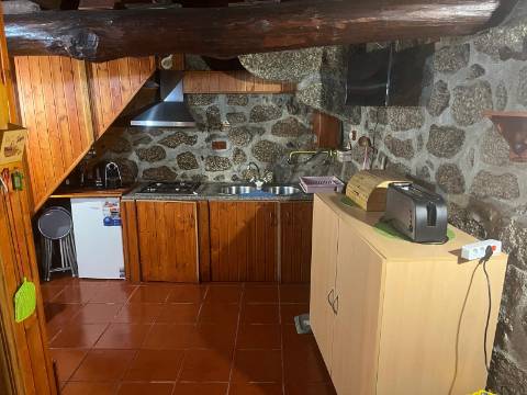 Excelente moradia T2 de pedra totalmente recuperada