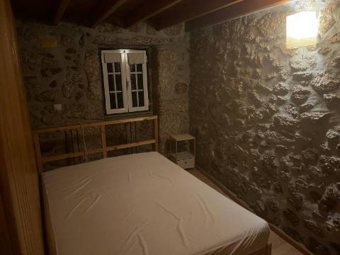 Excelente moradia T2 de pedra totalmente recuperada