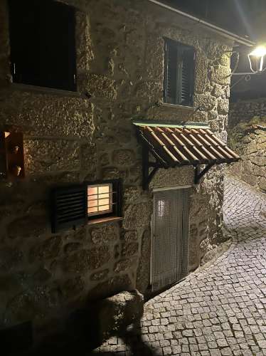 Excelente moradia T2 de pedra totalmente recuperada