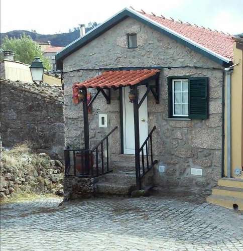 Excelente moradia T2 de pedra totalmente recuperada