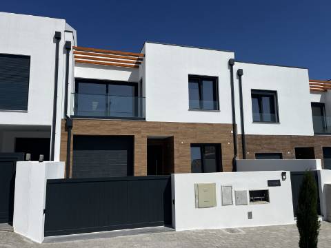 Moradia T4 NOVA - Silveira