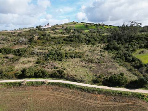 Terreno Rústico de 6.840m² - Sobral de Monte Agraço