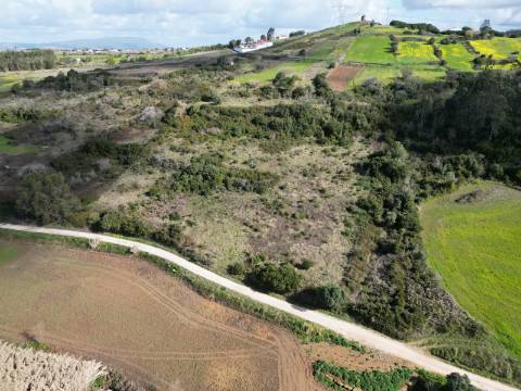 Terreno Rústico de 6.840m² - Sobral de Monte Agraço