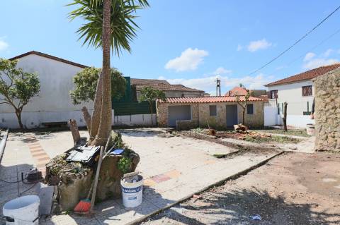 Moradia T4 RENOVADA - Dois Portos e Runa