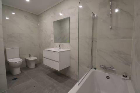 Moradia T4 RENOVADA - Dois Portos e Runa