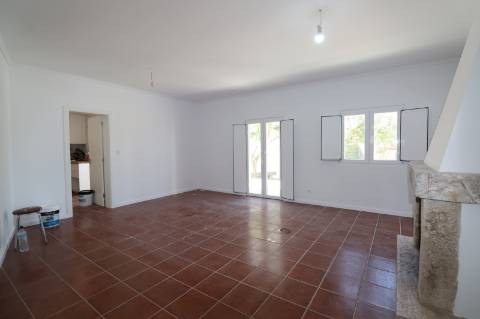 Moradia T4 RENOVADA - Dois Portos e Runa