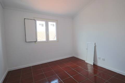 Moradia T4 RENOVADA - Dois Portos e Runa