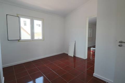 Moradia T4 RENOVADA - Dois Portos e Runa