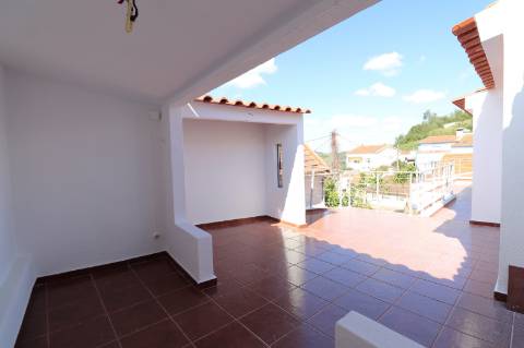 Moradia T4 RENOVADA - Dois Portos e Runa