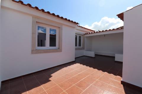 Moradia T4 RENOVADA - Dois Portos e Runa