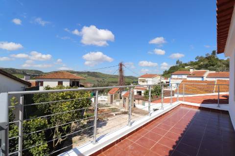 Moradia T4 RENOVADA - Dois Portos e Runa