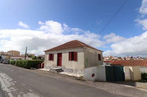 Moradia T4 com jardim - Barril