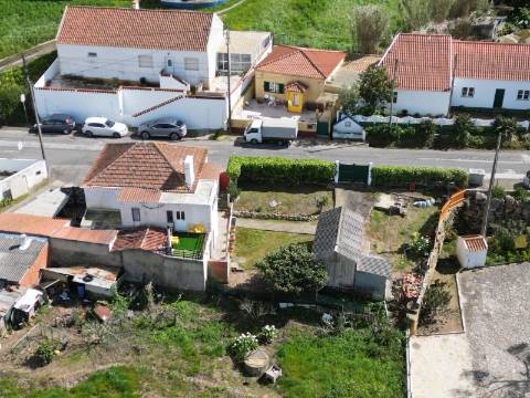 Moradia T4 com jardim - Barril