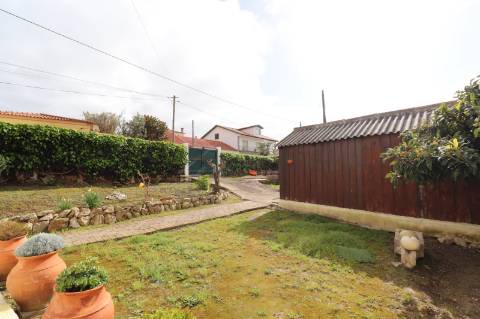 Moradia T4 com jardim - Barril