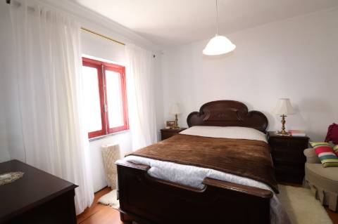 Moradia T4 com jardim - Barril