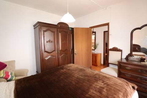 Moradia T4 com jardim - Barril