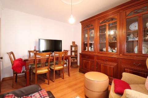 Moradia T4 com jardim - Barril