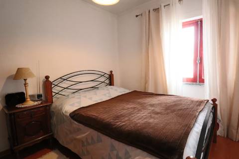 Moradia T4 com jardim - Barril