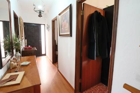 Moradia T4 com jardim - Barril