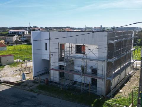 Moradia T3+1 - Santa Bárbara