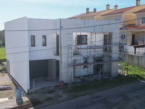 Moradia T3+1 - Santa Bárbara