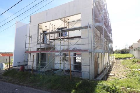 Moradia T3+1 - Santa Bárbara