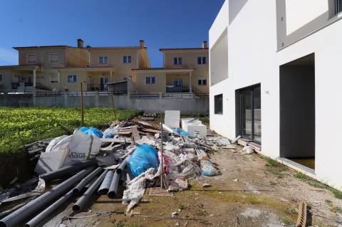 Moradia T3+1 - Santa Bárbara