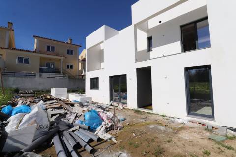 Moradia T3+1 - Santa Bárbara