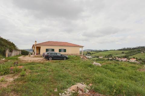 Moradia T4 + 6320m2 - Vila Franca do Rosário